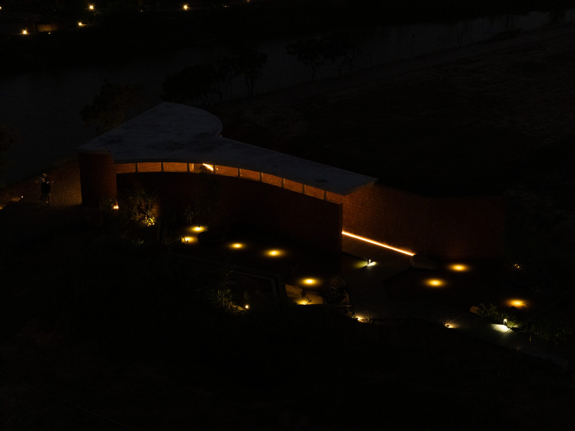 Four Walls Pavilion photographed by Geomorph Studio 28